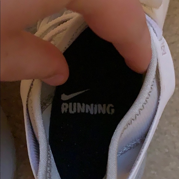 Nike tennis shoes - Picture 4 of 4